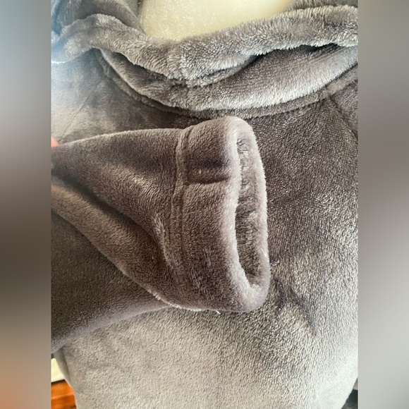 NWOT Hollister Cozy Hoodie - Picture 4 of 6